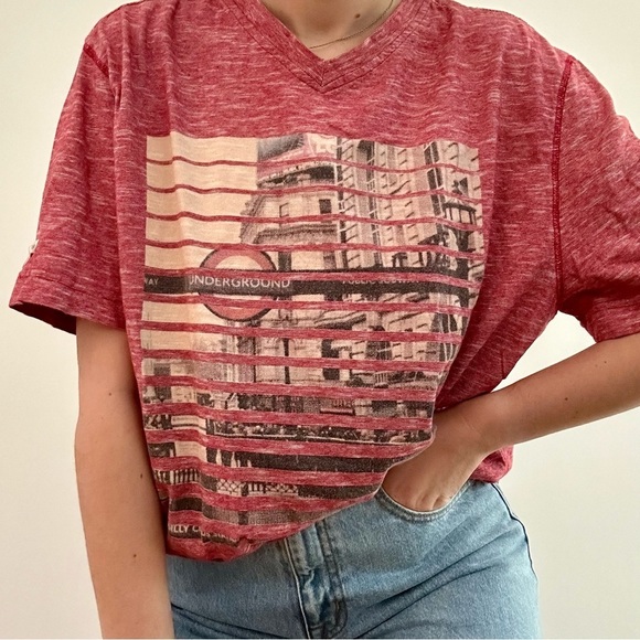POINT ZERO RED V NECK LONDON PRINT TEE - L - Picture 1 of 12